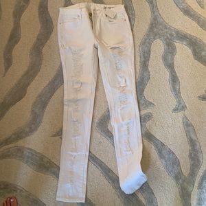 White distressed Skinny Jeans, new with tags